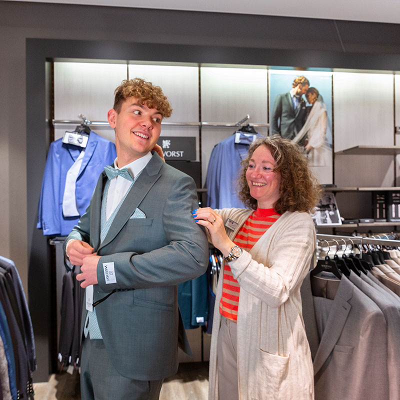 Seeg-Abendkleid-Anzug-01